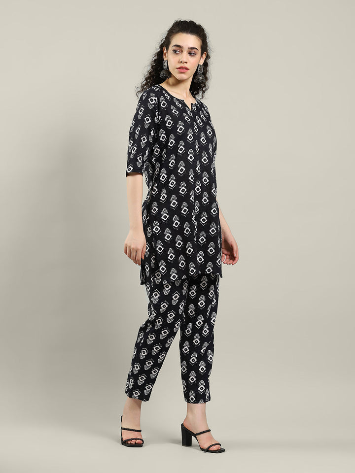Printed Cotton Blend Kurta &amp; Pants