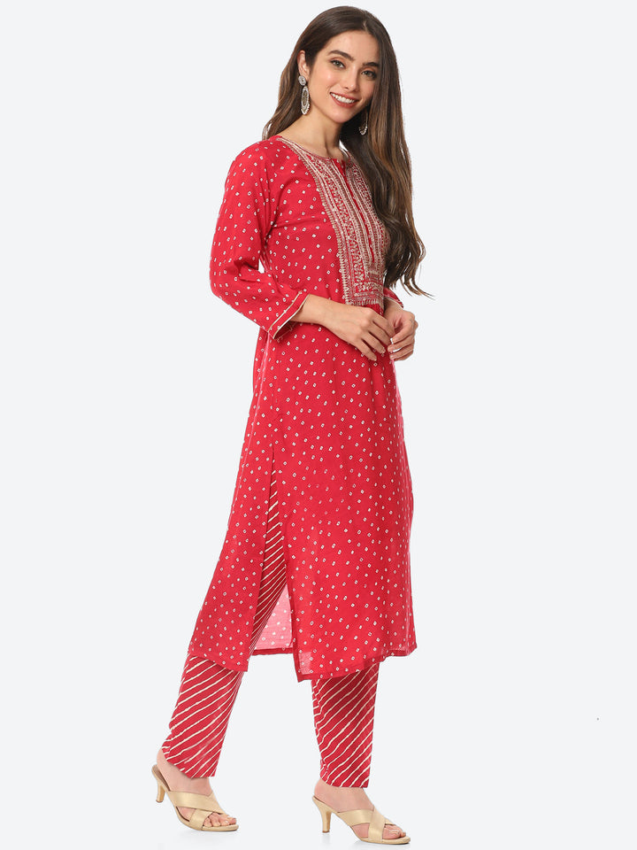 Zari Neck Embroidered Muslin Kurta With Pant
