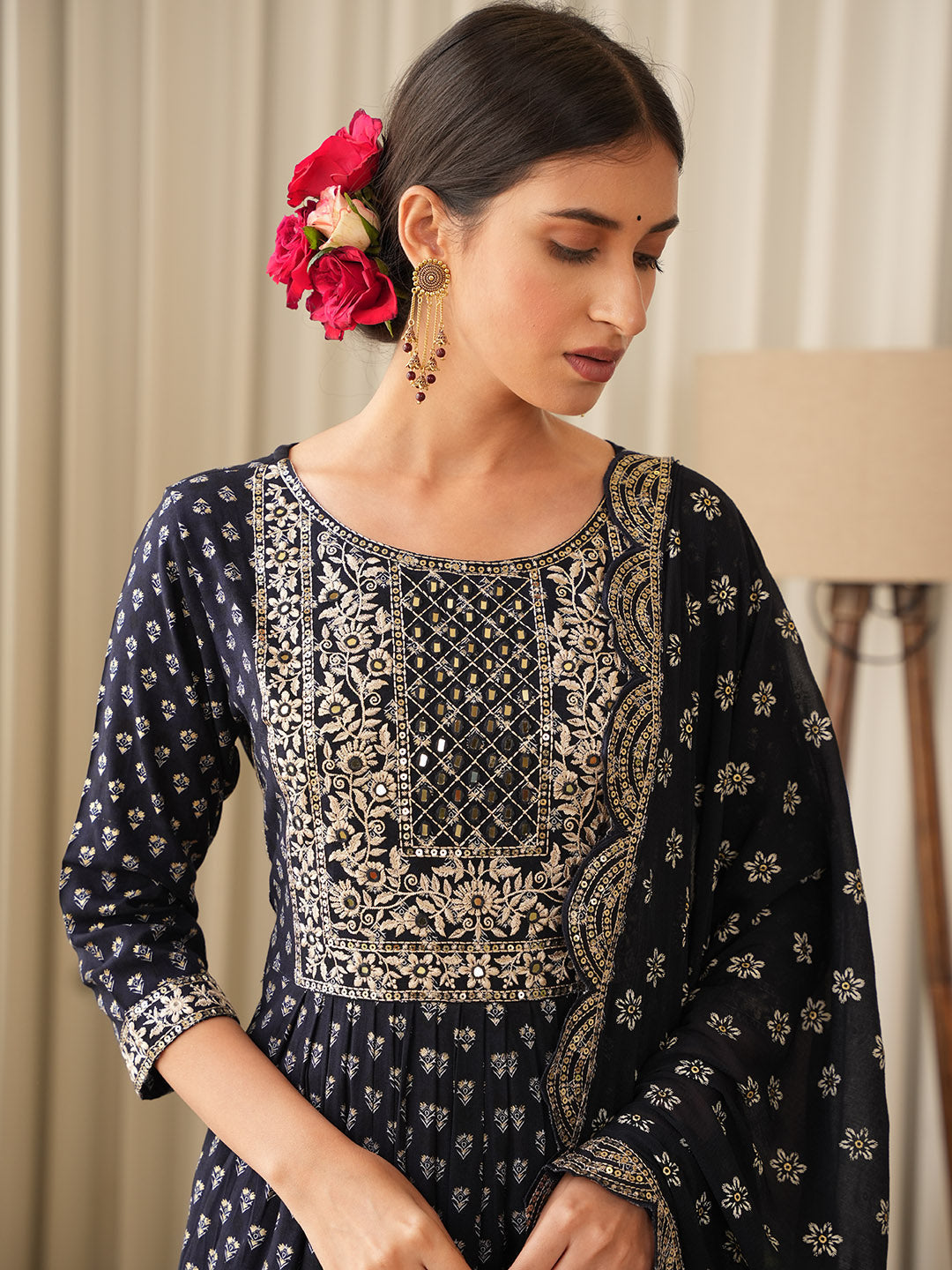 Resham Neck Booti Cotton Kurta With Pants &amp; Dupatta