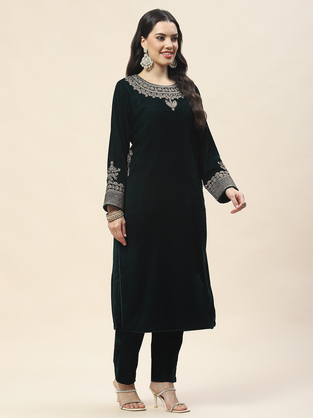 Neck Embroidered Velvet Kurta With Pants