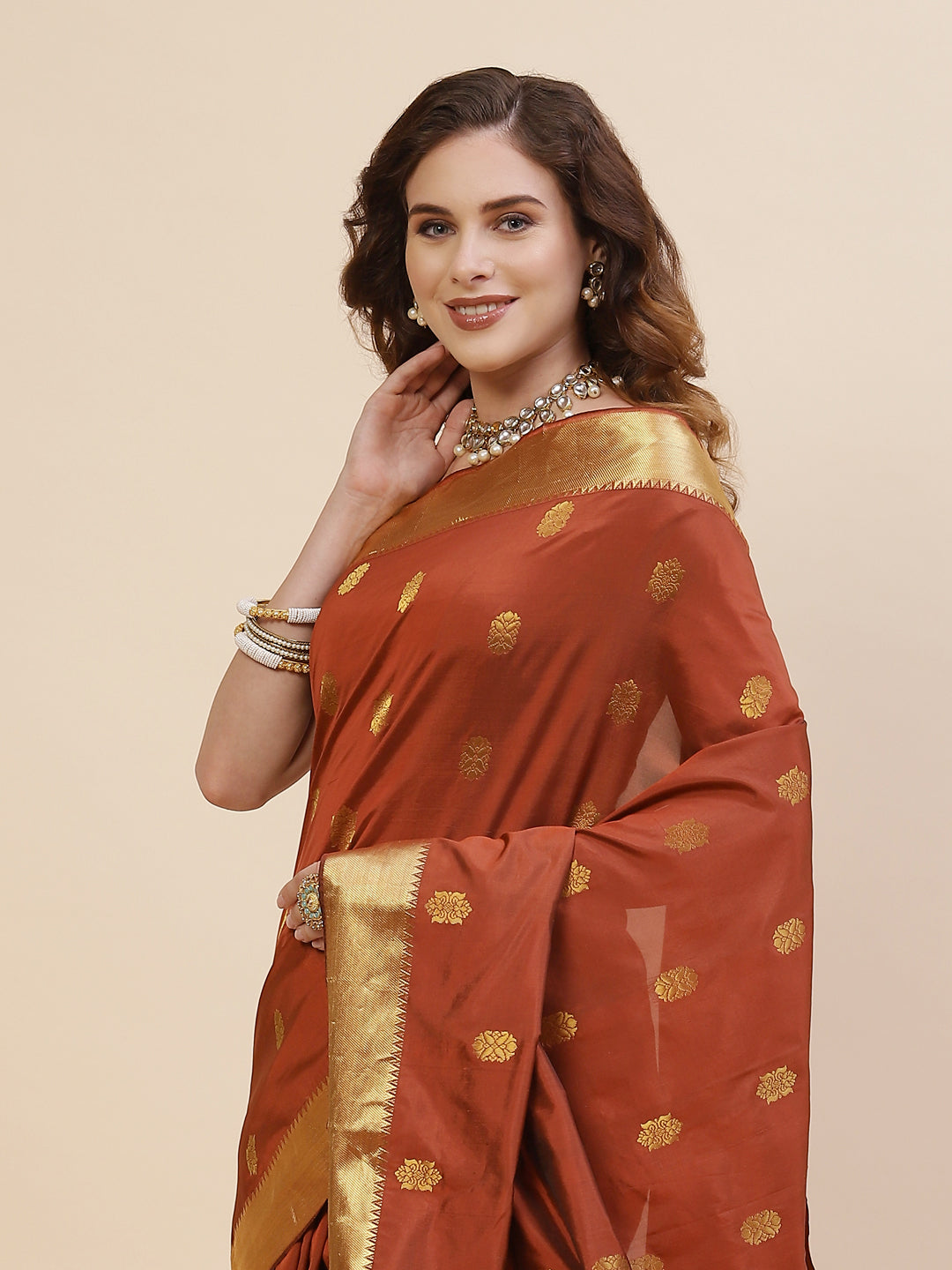 Zari Border Booti Handloom Woven Saree