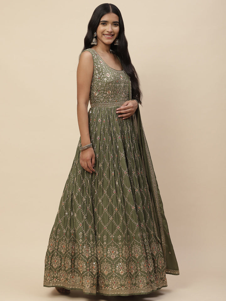 Zari Jaal Crepe Anarkali Kurta With Dupatta