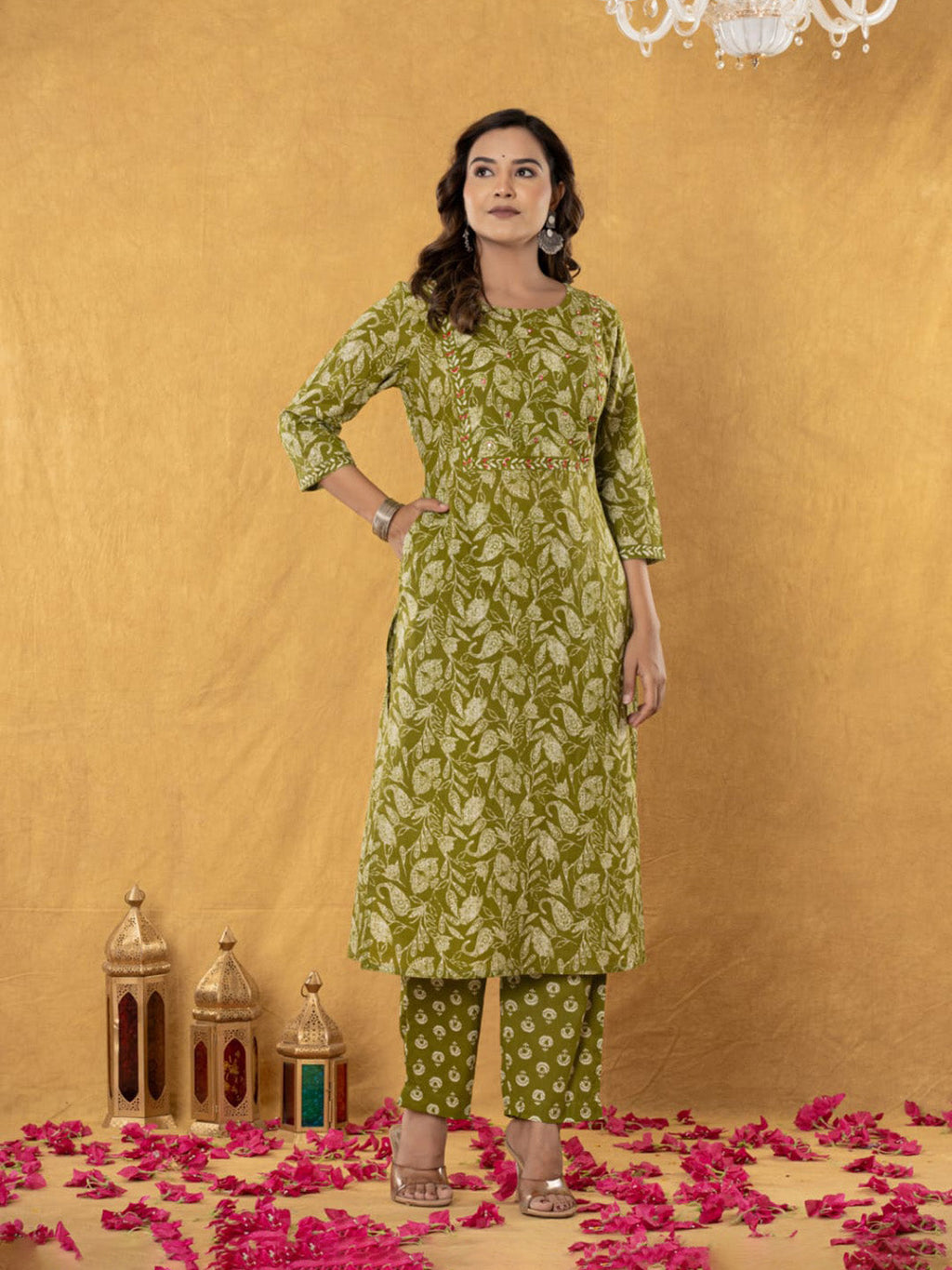 Green Embroidered Cotton Blend Straight Suit Set With Dupatta