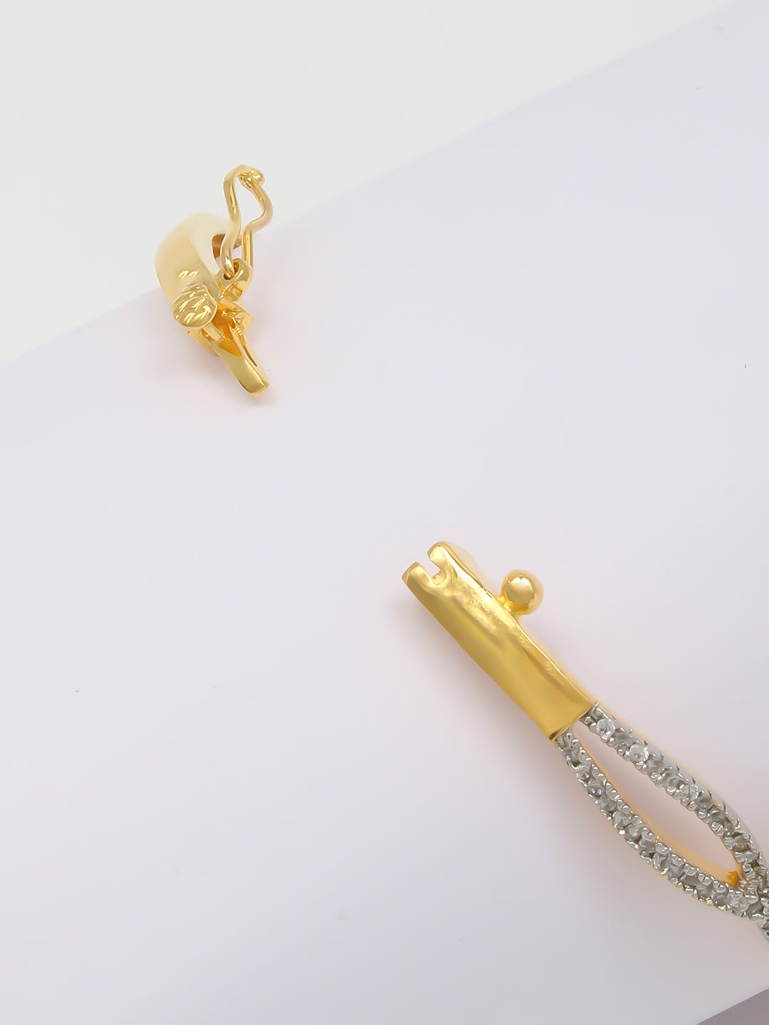 BRACELET (JEWELRY)