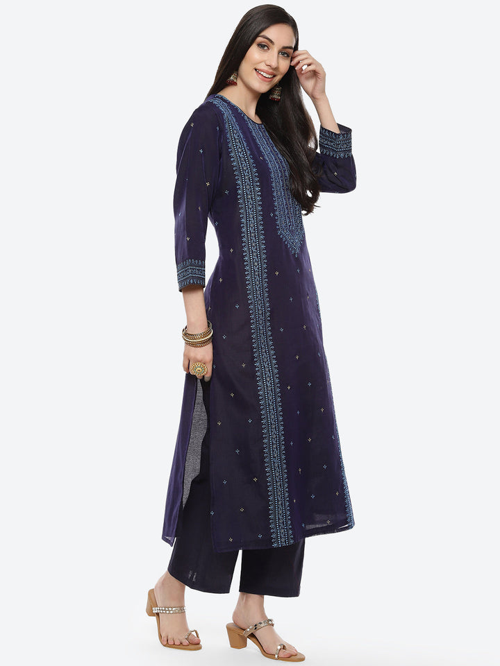 Resham Neck Jaal Chanderi Kurti With Pant