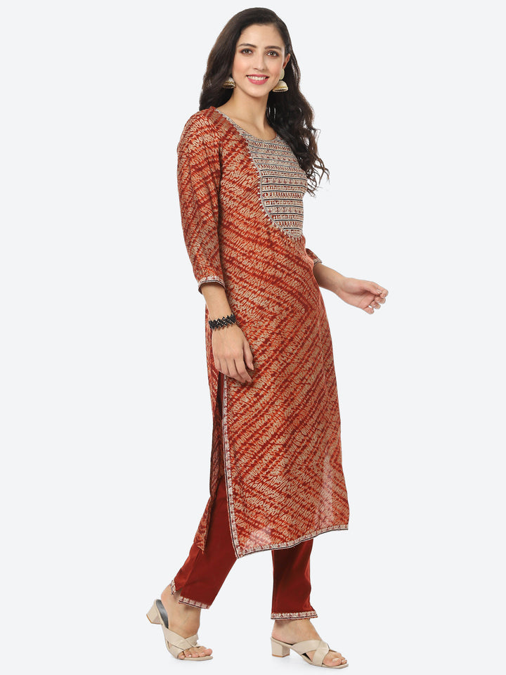 Zari Embroidered Printed Muslin Kurti With Pant