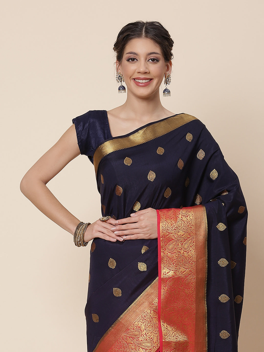 Zari Border Booti Art Handloom Woven Saree