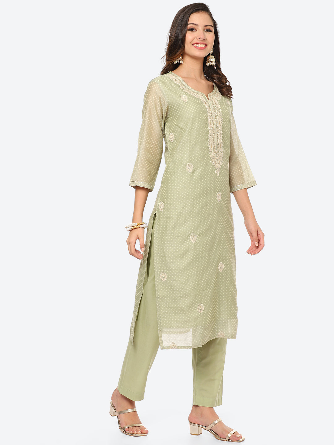 Resham Zari Neck Embroidered Chanderi Kurta With Pant