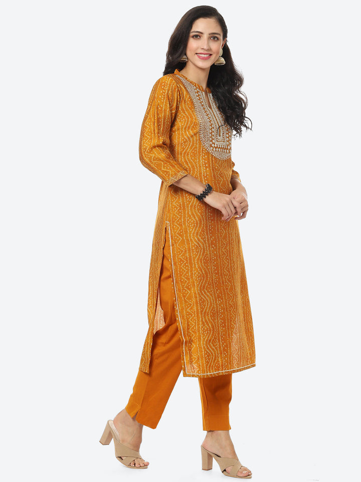Zari Embroidered Bandhej Printed Muslin Kurti With Pant