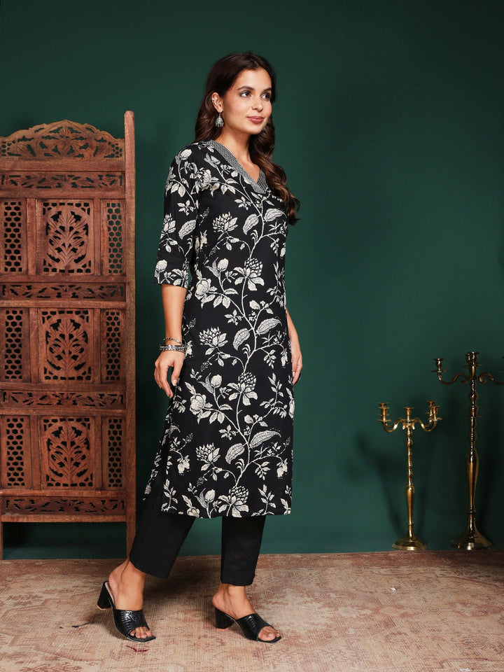 Digital Printed Cotton Blend Kurta With Pant &amp; Dupatta