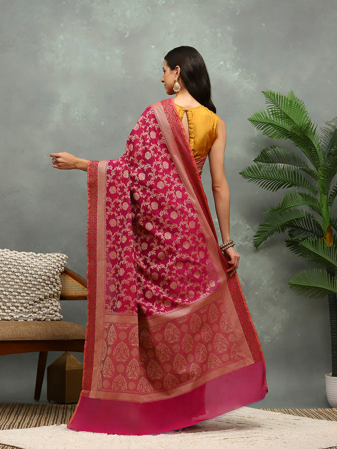 Resham Woven Design Cotton Blend Woven Saree