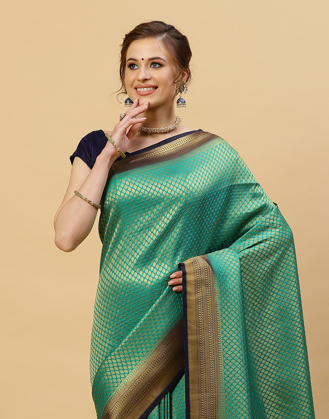 Zari Border Booti Art Handloom Woven Saree