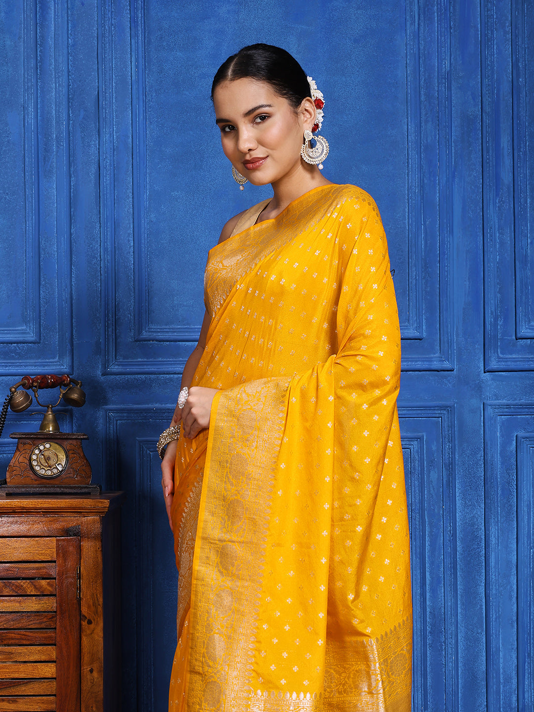 Zaari Jaal Crepe Saree
