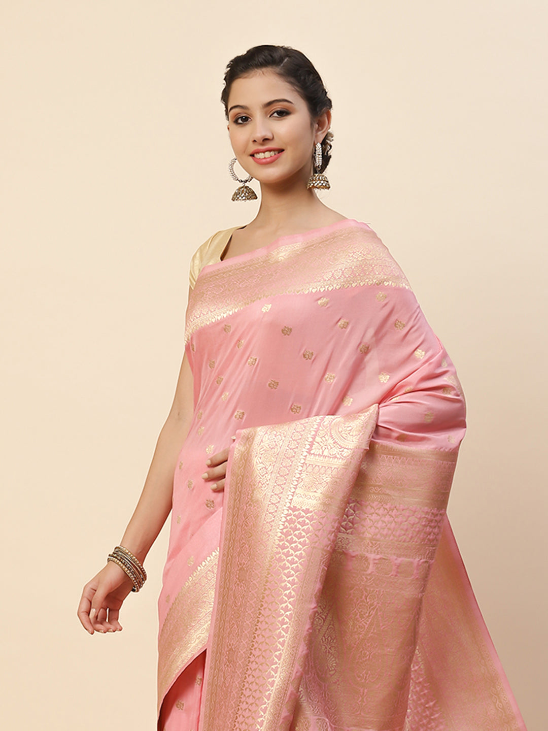 Zari Border Booti Art Handloom Woven Saree