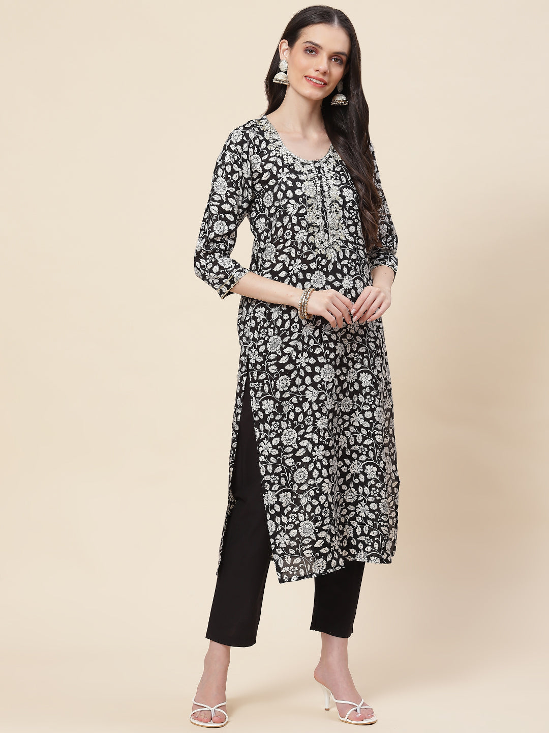 Printed &amp; Neck Embroidered Muslin Kurta With Pants