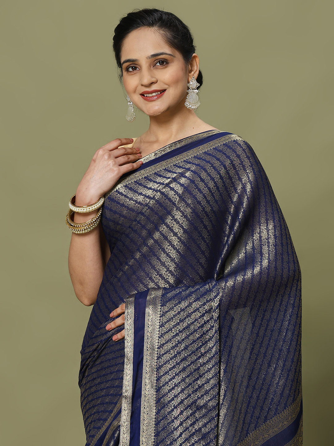 Zari Jaal Woven Crepe Saree
