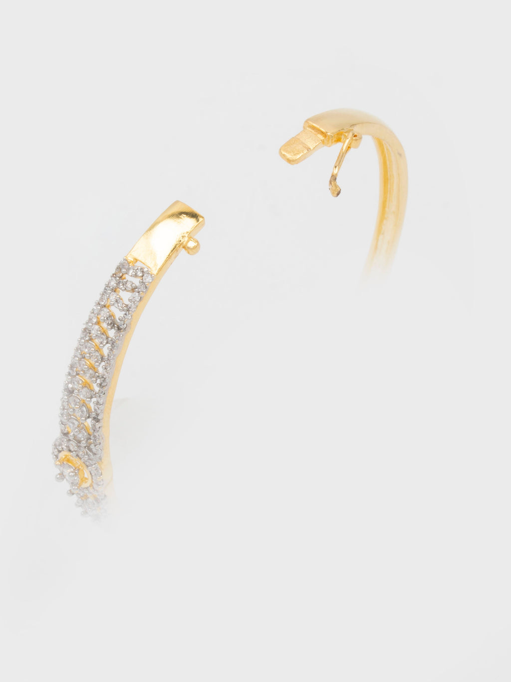BRACELET (JEWELRY)