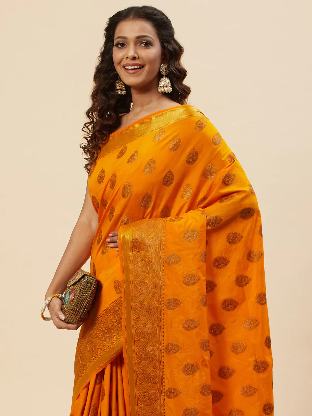 Zari Border Booti Handloom Woven Saree