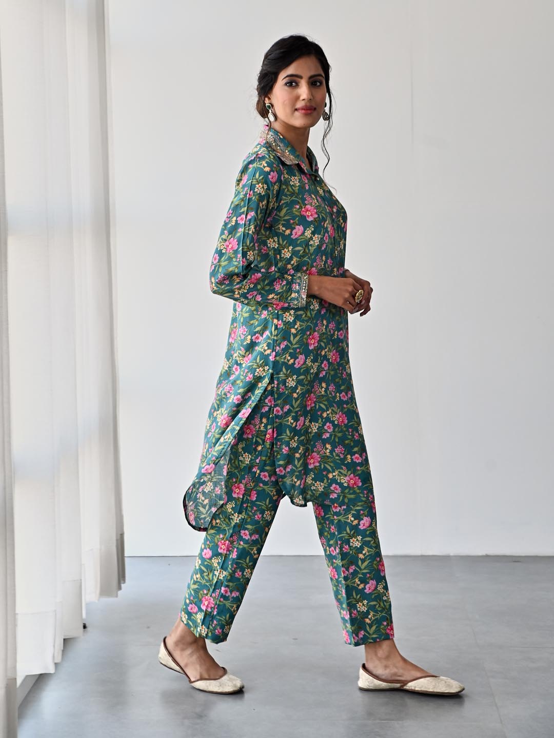 Floral Printed Collar Neck Muslin Kurta With Pants