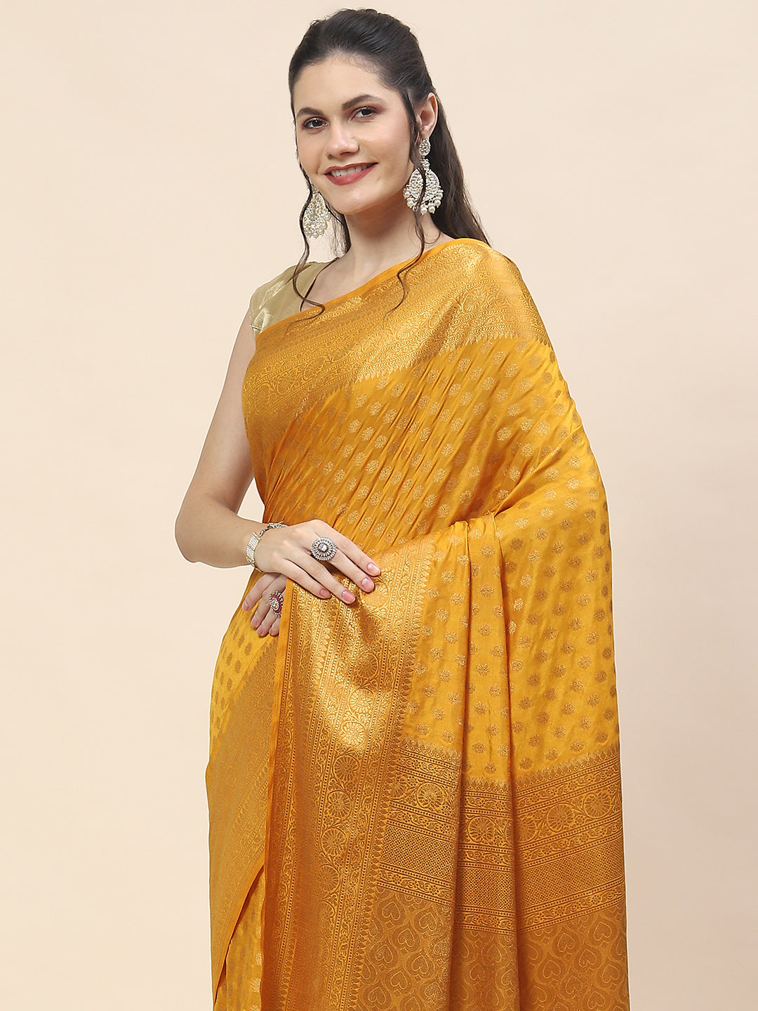 Zari Border Booti Woven Handloom Saree