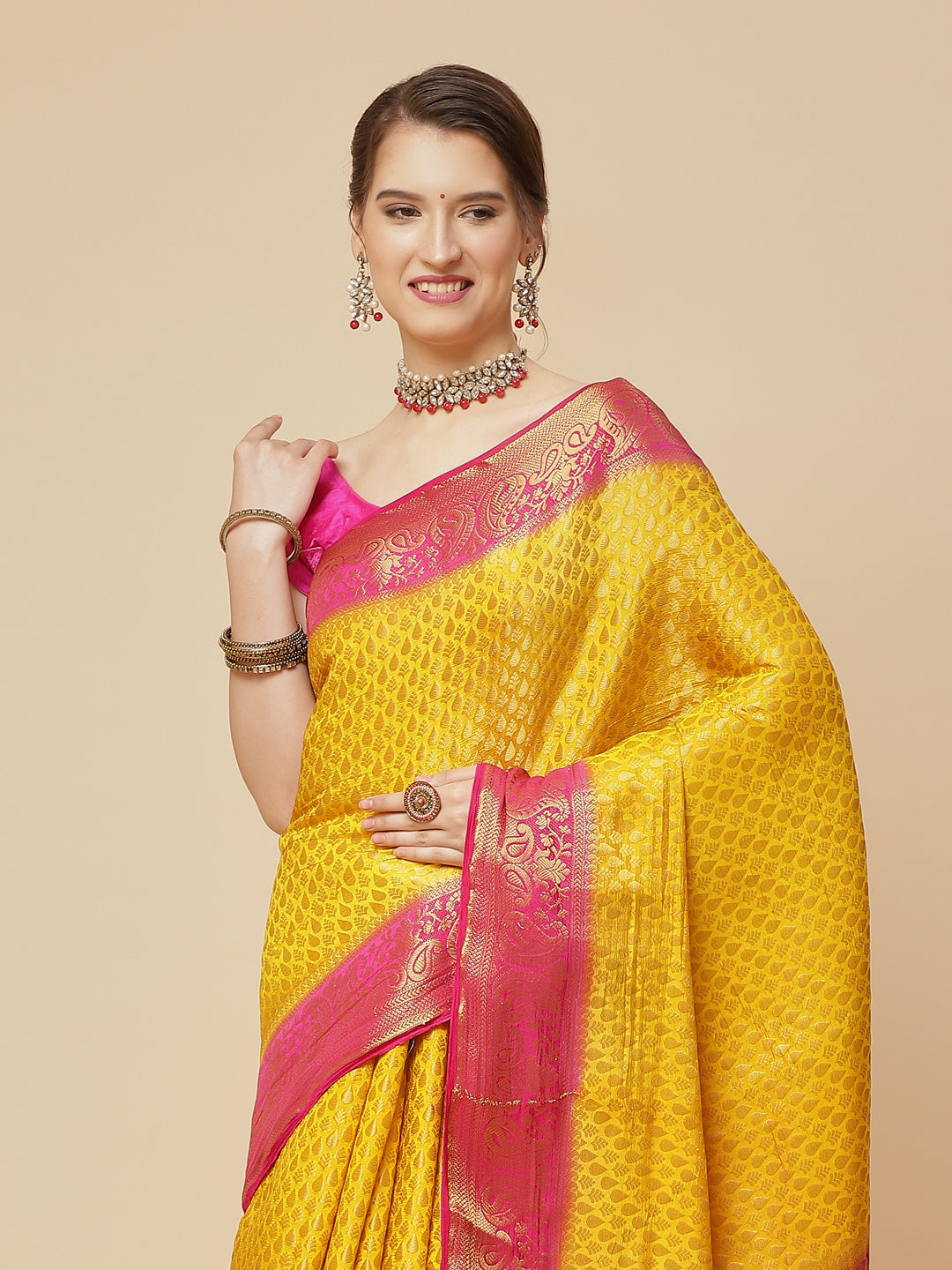 Zari Border Booti Art Handloom Woven Saree