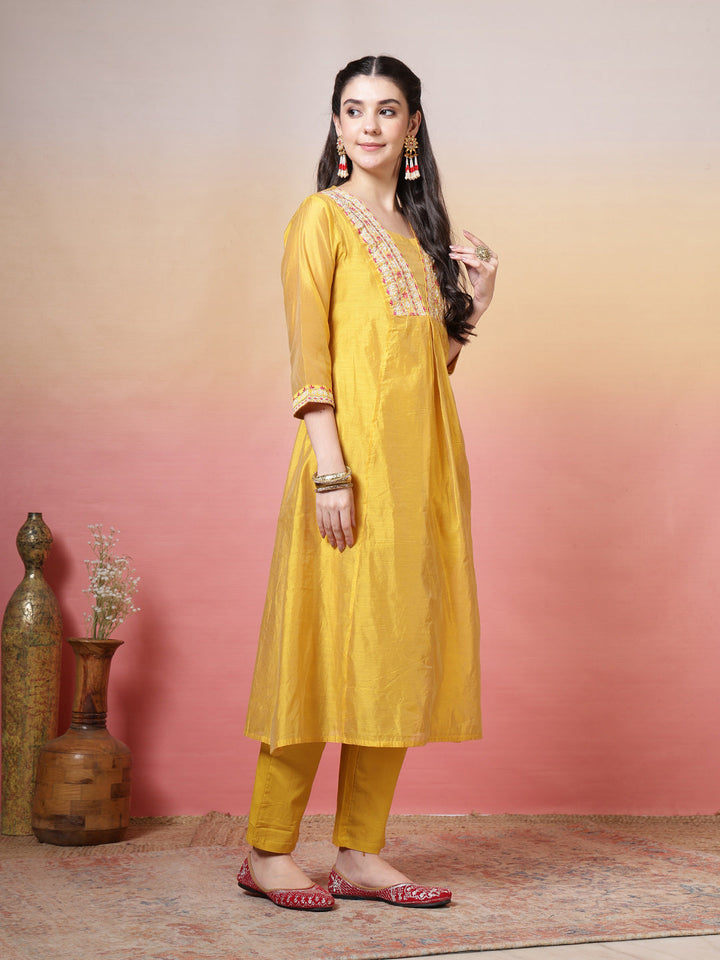 Embroidered Chanderi Kurta With Pant &amp; Dupatta