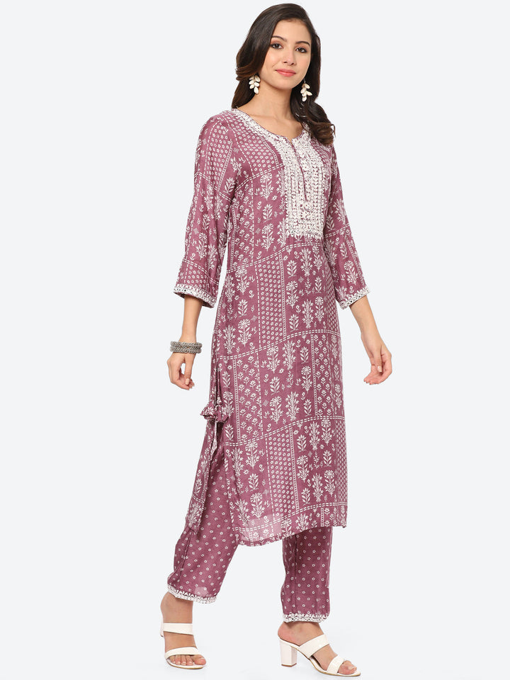 Mirror Neck Embroidered Muslin Kurta With Pant