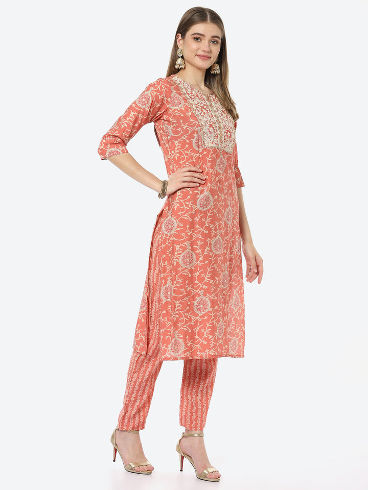 Resham Zari Neck Embroidered Printed Chanderi Kurta With Pant