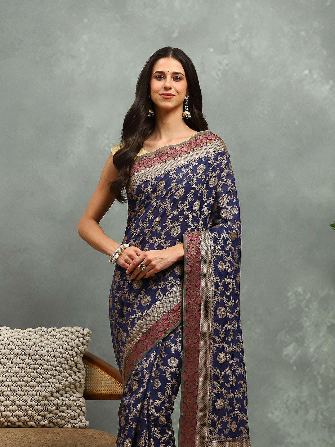 Resham Woven Design Cotton Blend Woven Saree