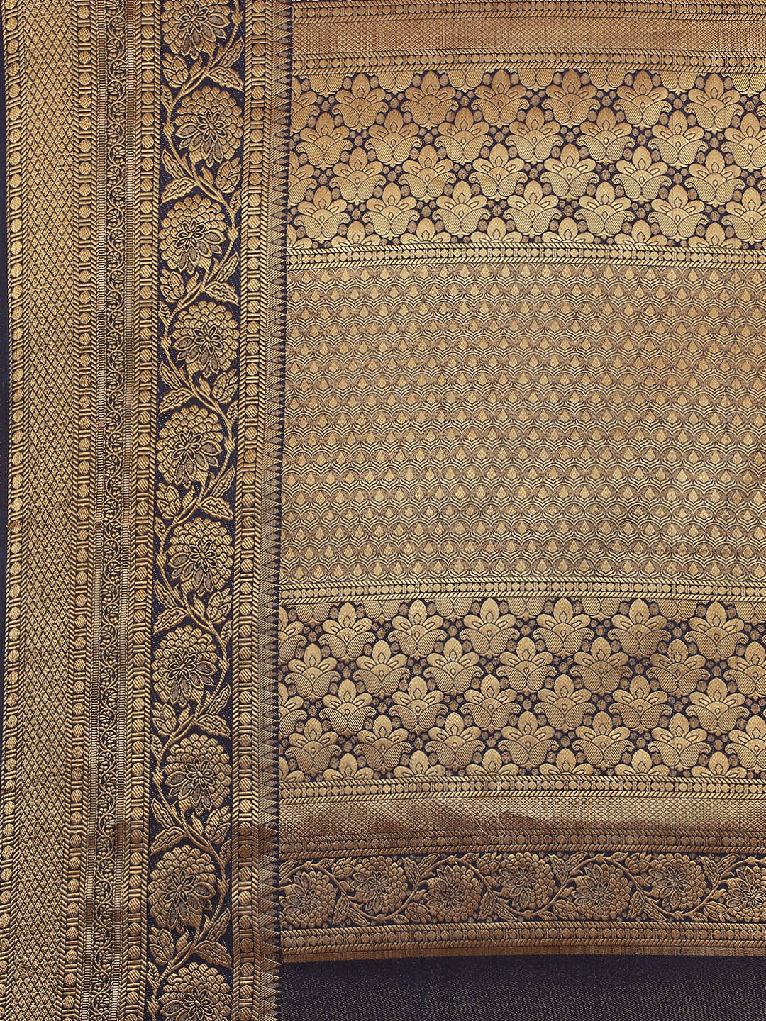 Art Handloom Saree with Zari Border Booti