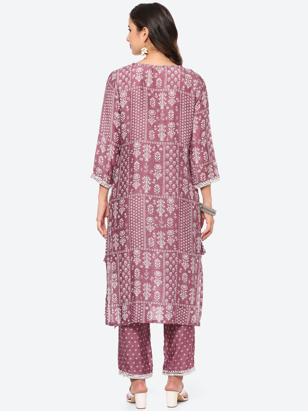 Mirror Neck Embroidered Muslin Kurta With Pant