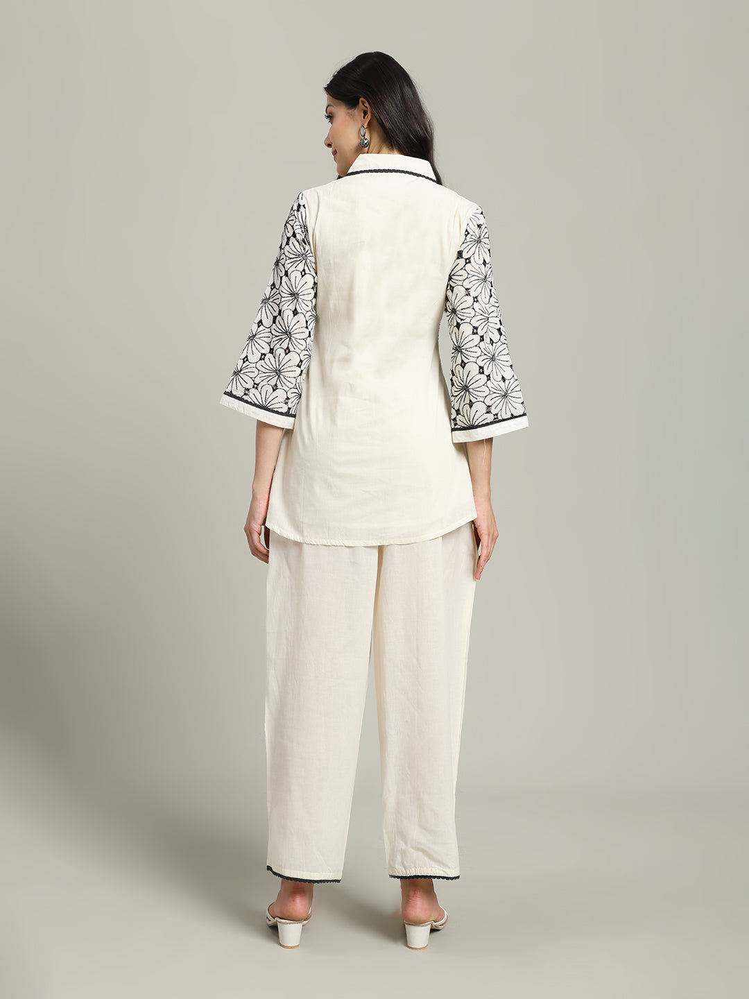 Thread Embroidery Cotton Blend Kurta With Pants