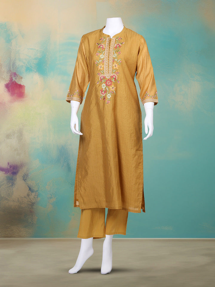 Embroidered Chanderi Kurta With Pant &amp; Dupatta