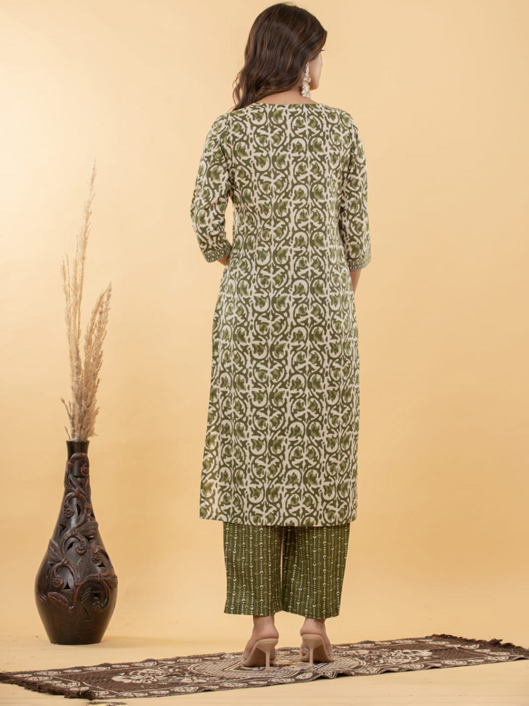 Green Embroidered Cotton Blend Straight Suit Set With Dupatta