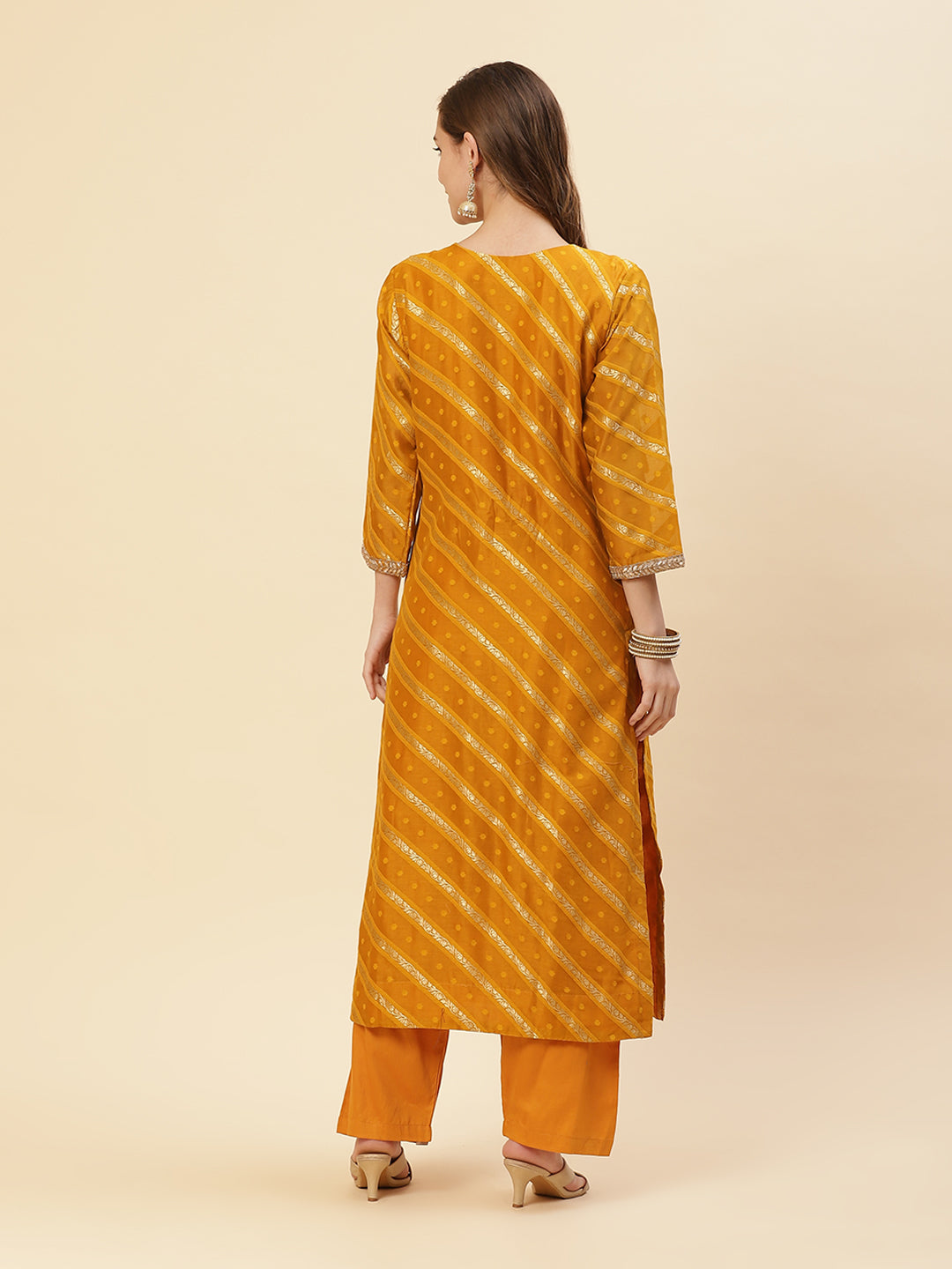 Printed &amp; Embroidered Neck Chnaderi Kurti With Pant