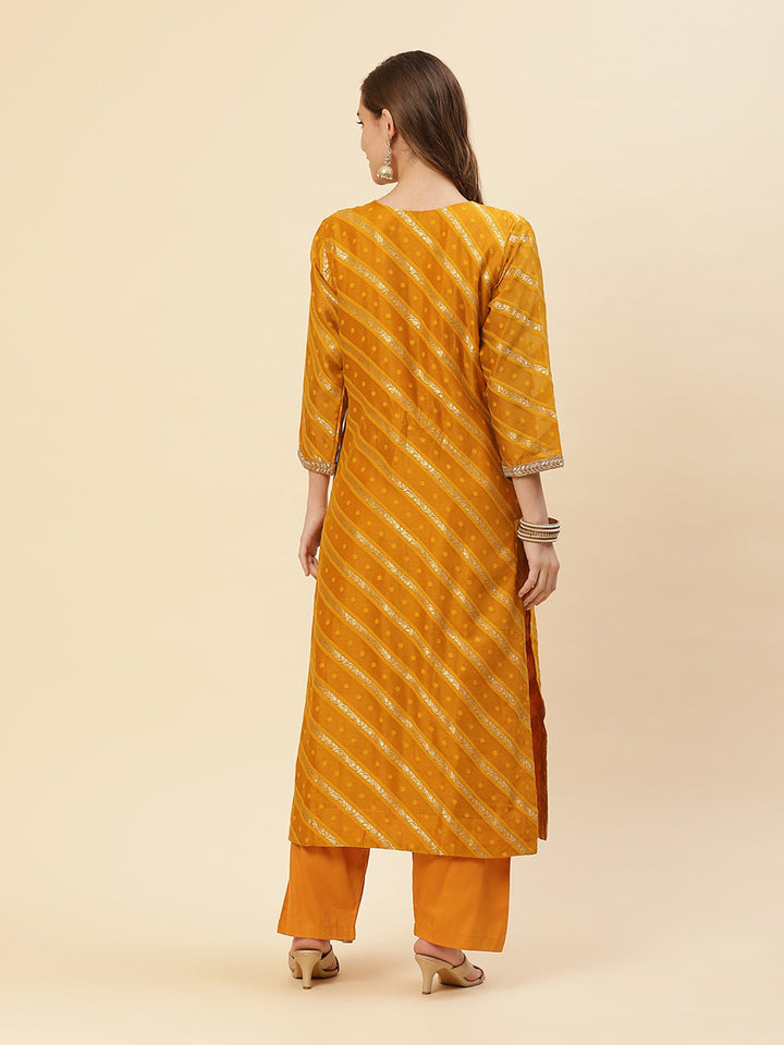 Printed &amp; Embroidered Neck Chnaderi Kurti With Pant