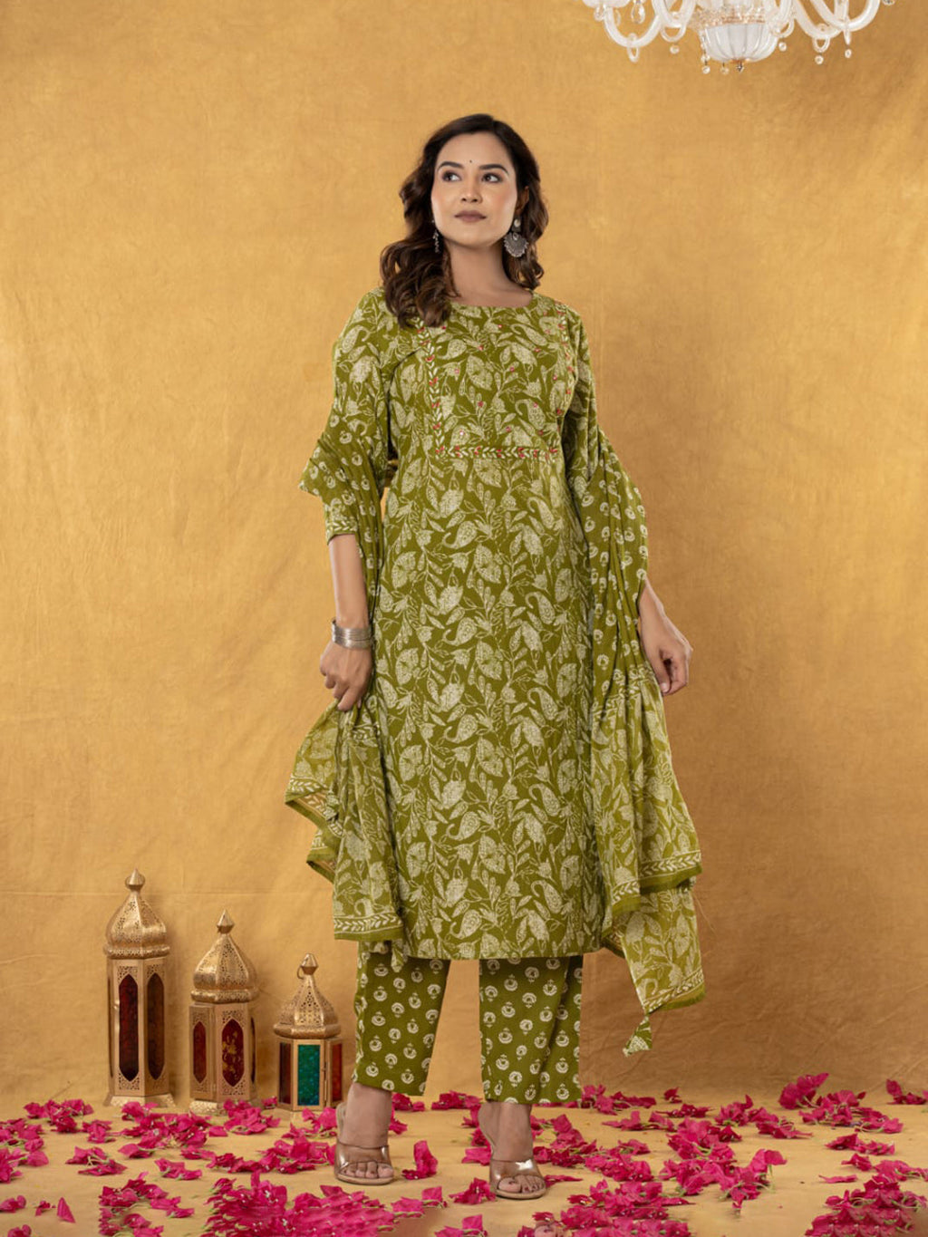 Green Embroidered Cotton Blend Straight Suit Set With Dupatta