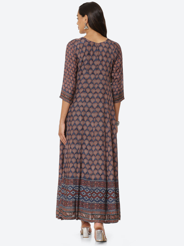 Mirror Neck Embroidered Muslin Kurta
