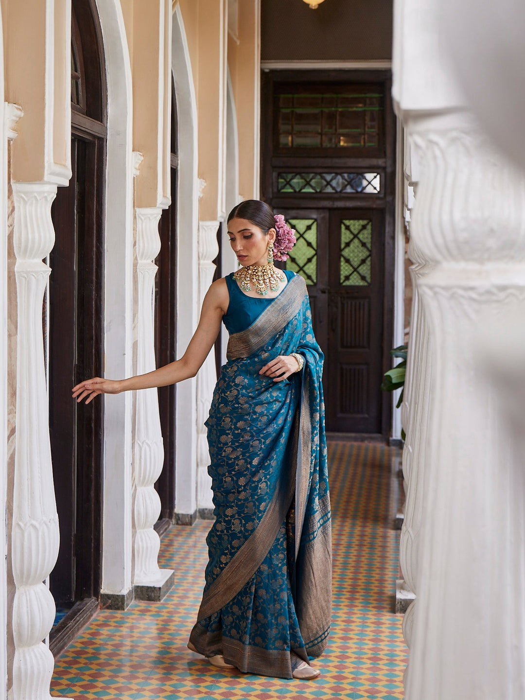 Floral Antique Jaal Crepe Plain Saree