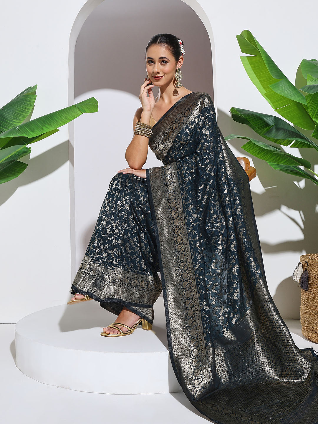 Zaari Jaal Woven Crepe Saree