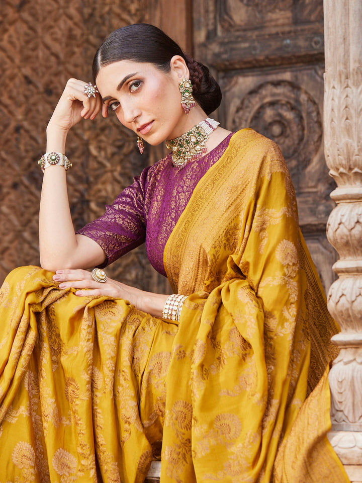 Floral Antique Jaal Crepe Plain Saree