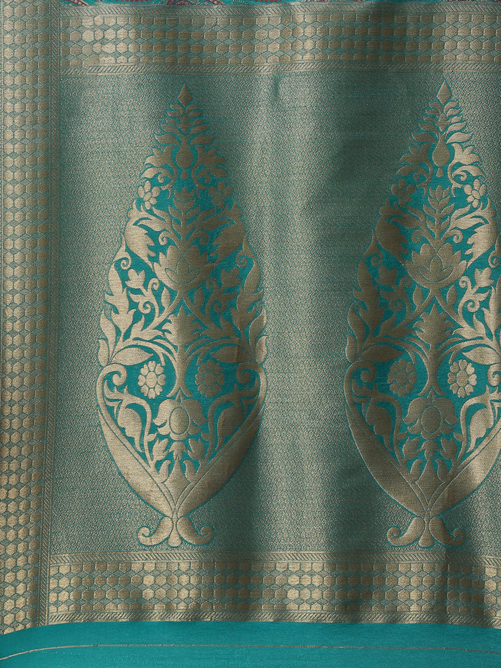 Zari Jaal Handloom Woven Saree