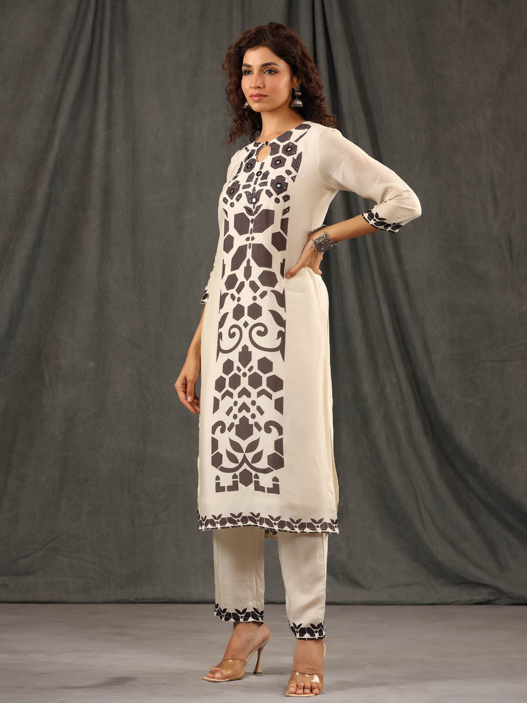 Neck Embroidered Muslin Kurta With Pants
