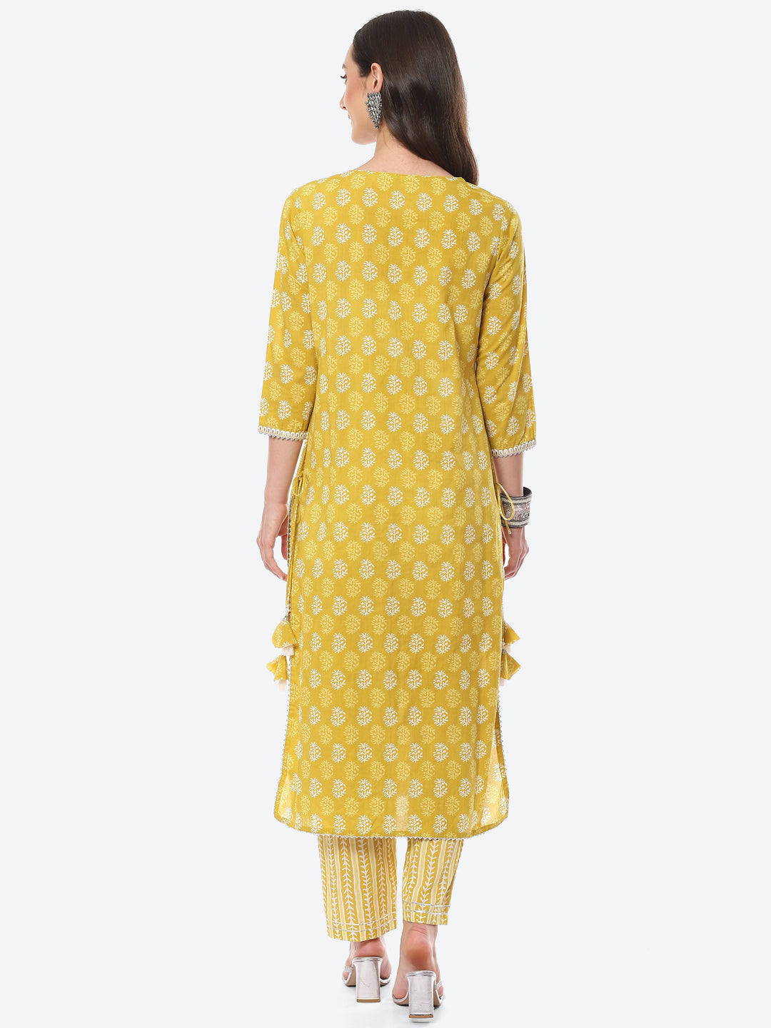 Zari Neck Embroidered Cotton Kurta With Pant