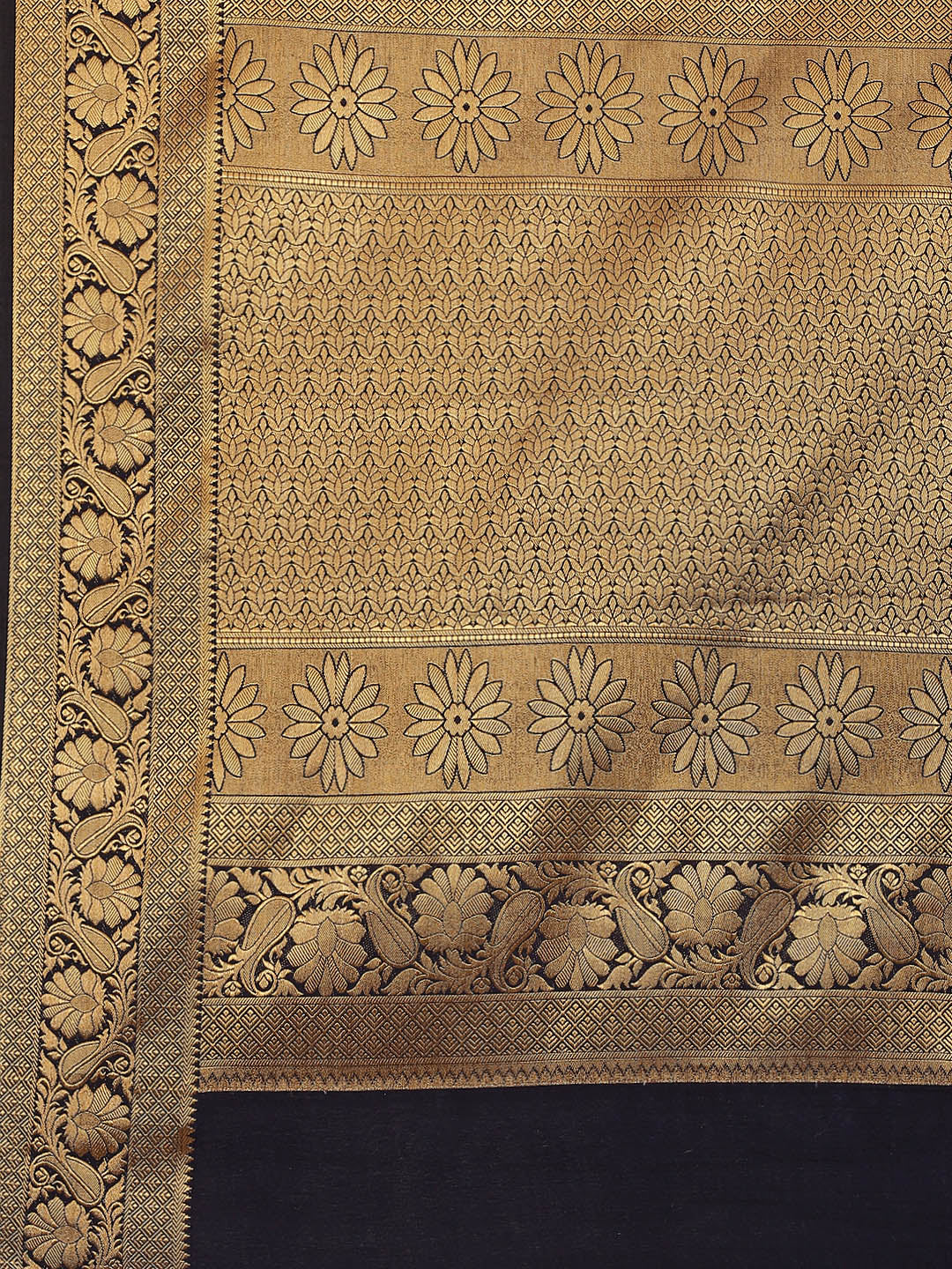 Zari Border Booti Art Handloom Saree With Running Blouse