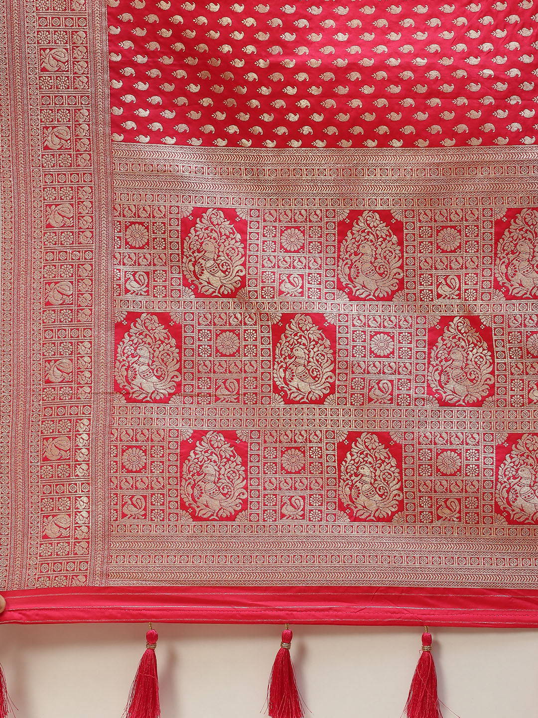 Zari Border Booti Banarasi Woven Saree