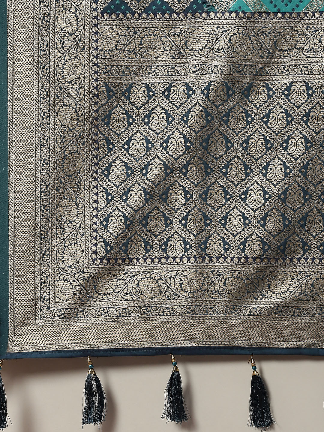 Zari Jaal Handloom Woven Saree