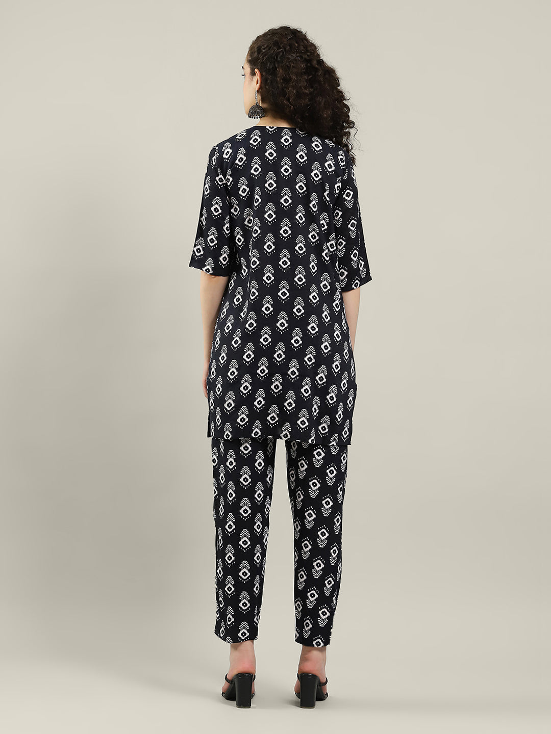Printed Cotton Blend Kurta &amp; Pants