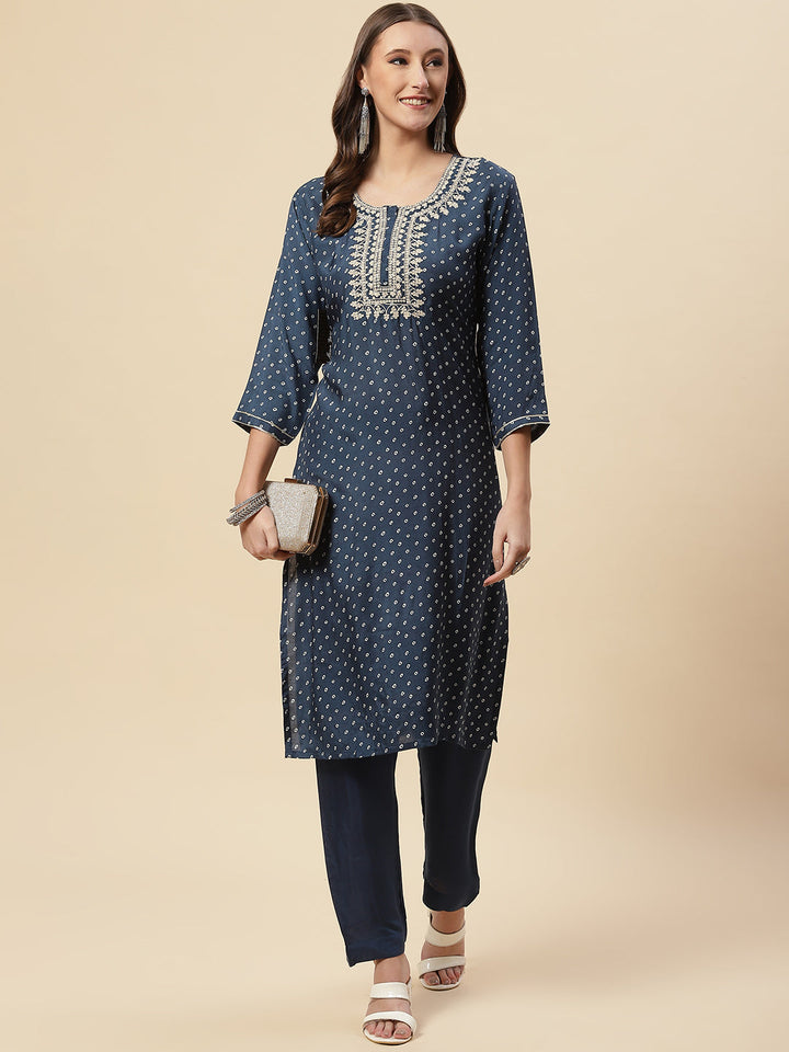 Zari Neck Embroidered Muslin Kurta With Pants