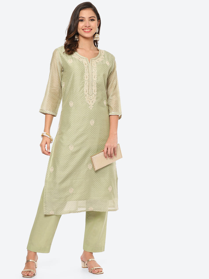 Resham Zari Neck Embroidered Chanderi Kurta With Pant